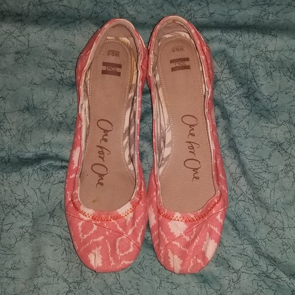 TOMS ballet flats 🏝